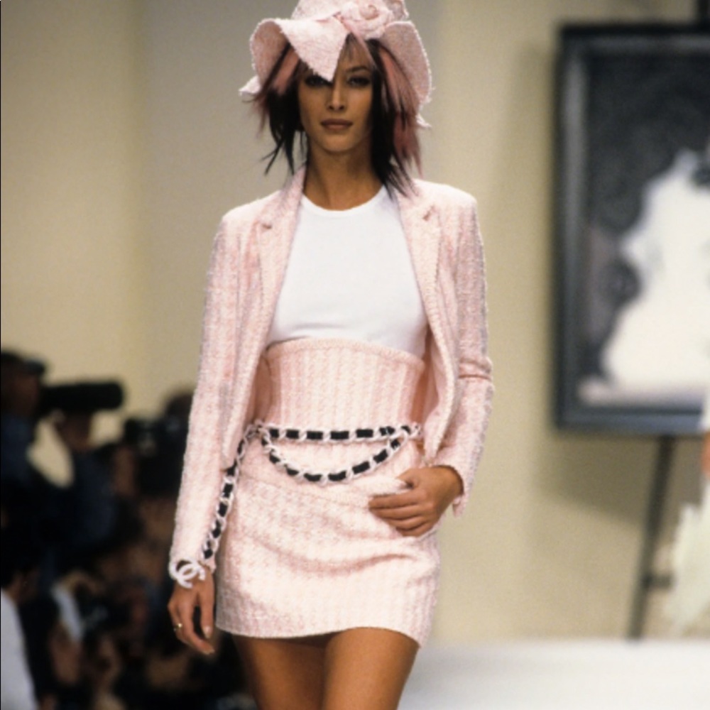Iconic Chanel Vintage Spring 1994 Pink Jacket Suit - Picture 2 of 16